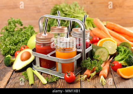 Un assortiment de jus de légumes, smoothie Banque D'Images