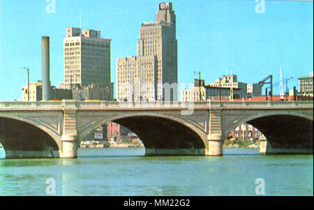 Cherry Street Bridge et l'horizon. Toledo. 1960 Banque D'Images