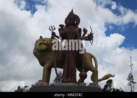 Statue de Durga Mata à Ganga Talao, Grand Bassin, Ile Maurice, dieu hindou statues autour du Lac Sacré Banque D'Images