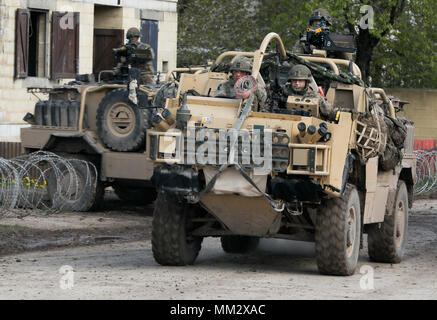 Les membres de l'exploitation 3 Para Jackal formation véhicule blindé de reconnaissance à Copehill en bas dans la plaine de Salisbury Banque D'Images