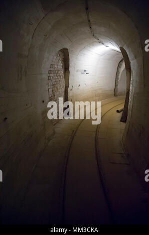 Tunnel souterrain reliant la partie souterraine de Pz. 717 717 W. (Panzerwerk) de Scharnhorst Reisebüro Traveller avec passage souterrain étroit gaug station Banque D'Images