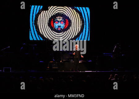 Roger Daltrey qui effectue l'opéra rock du légendaire Tommy sur scène à l'Indigo à l'O2 Arena le 21 juillet 2011 à Londres, Royaume-Uni. --- Image par © Paul Cunningham Banque D'Images