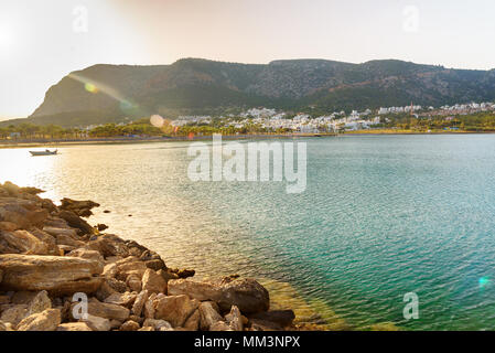 Plage de Cap Tisan est un promontoire sur la côte de la mer Méditerranée. Nom populaire moderne est Cleopatra's bay pour l'East bay. La province de Mersin. La Turquie. Banque D'Images