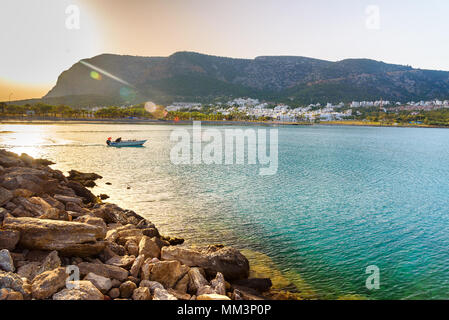 Plage de Cap Tisan est un promontoire sur la côte de la mer Méditerranée. Nom populaire moderne est Cleopatra's bay pour l'East bay. La province de Mersin. La Turquie. Banque D'Images