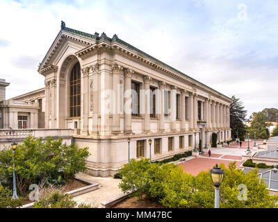 La bibliothèque universitaire s'appuyant sur le campus de l'université de Berkeley, Berkeley, CA, USA. Banque D'Images