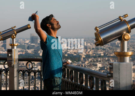 Le voyage extraordinaire du Fakir est un comédie-française et du film d'aventure réalisé par Ken Scott et avec Dhanush. Cette photo est pour un usage éditorial uniquement et est l'auteur de la société film et/ou le photographe attribué par le film ou la société de production et ne peut être reproduite que par des publications dans le cadre de la promotion du film ci-dessus. Un crédit obligatoire pour l'entreprise de film est nécessaire. Le photographe devrait également être portés lorsqu'il est connu. Banque D'Images