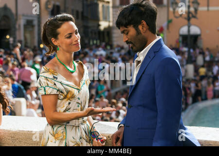 Le voyage extraordinaire du Fakir est un comédie-française et du film d'aventure réalisé par Ken Scott et avec Dhanush. Cette photo est pour un usage éditorial uniquement et est l'auteur de la société film et/ou le photographe attribué par le film ou la société de production et ne peut être reproduite que par des publications dans le cadre de la promotion du film ci-dessus. Un crédit obligatoire pour l'entreprise de film est nécessaire. Le photographe devrait également être portés lorsqu'il est connu. Banque D'Images