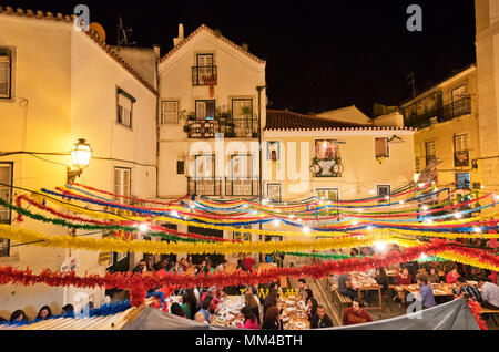 Les festivités populaires Santo António dans Alfama au Largo do Salvador. Lisbonne, Portugal Banque D'Images