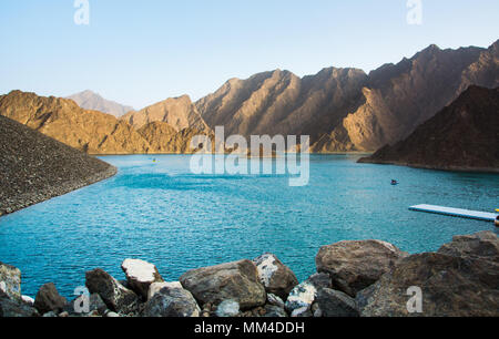 Le lac de barrage de Hatta dans l'est de Dubaï, Émirats Arabes Unis Banque D'Images