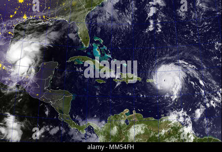 170906-N-N0101-001 OCÉAN ATLANTIQUE (septembre 1994). 6, 2017) Un satellite GOES image prise le 6 septembre 2017 à 8 h 46 EST indique l'Ouragan Irma dans l'océan Atlantique à environ 15 milles à l'ouest de Saint Martin. L'ouragan de catégorie 5 a subi des vents de plus de 185 mph et va de l'ouest-nord-ouest à 16 km/h. Photo de la marine américaine (publié) Banque D'Images