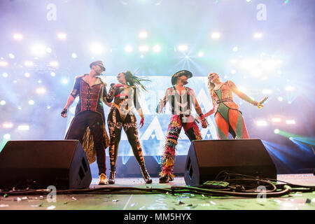 La Norvège, Bergen - 30 avril, 2018. Le groupe d'Eurodance néerlandais Henri Tachan effectue un concert live pendant le We love the 90's Show à Bergenshallen à Bergen. (Photo crédit : Gonzales Photo - Jarle H. MEO). Banque D'Images