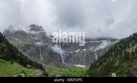 Vue panoramique du Cirque de Gavarnie, Hautes-Pyrénées, France Banque D'Images