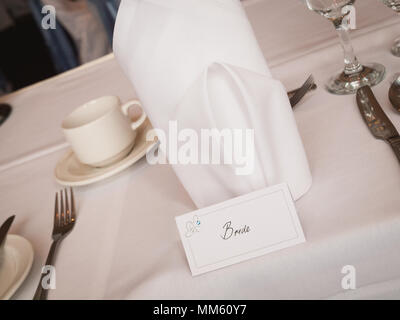 Nom mariée mariage carte sur table top Banque D'Images