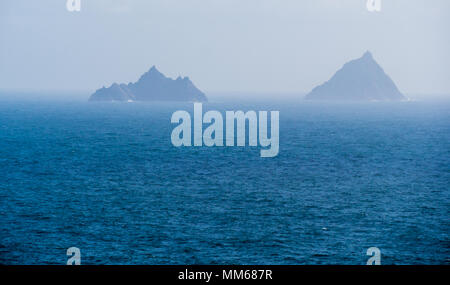 Le Skellig Islands dans le brouillard - Irlande Banque D'Images