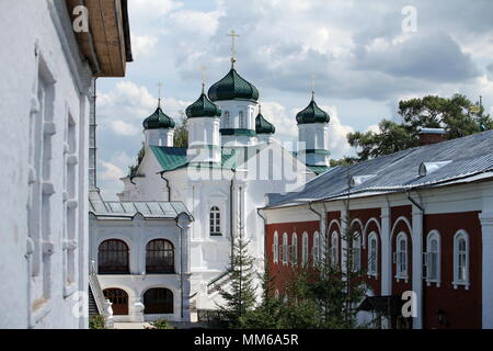 Vue sur le monastère Ipatiev au printemps en Russie Kostroma Banque D'Images