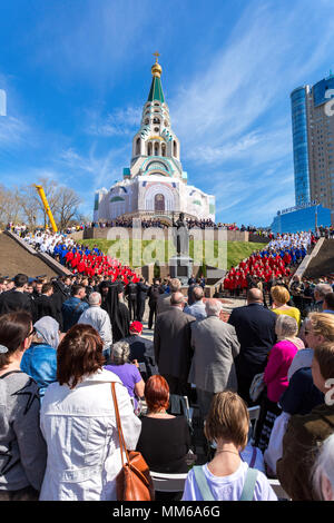 Samara, Russie - 6 mai 2018 : Cérémonie de l'ouverture d'un monument à le saint Prince Vladimir près de la cathédrale Sainte-Sophie de la sagesse de Dieu Banque D'Images