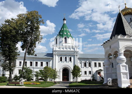 Vue sur le monastère Ipatiev au printemps en Russie Kostroma Banque D'Images