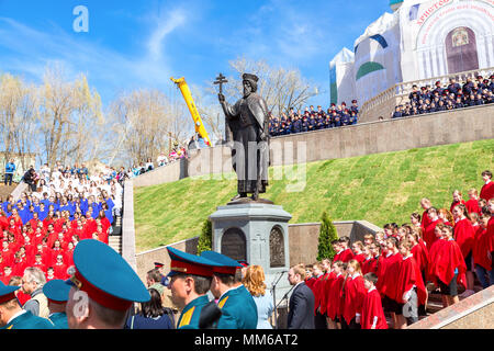 Samara, Russie - 6 mai 2018 : Cérémonie de l'ouverture d'un monument à le saint Prince Vladimir près de la cathédrale Sainte-Sophie de la sagesse de Dieu Banque D'Images