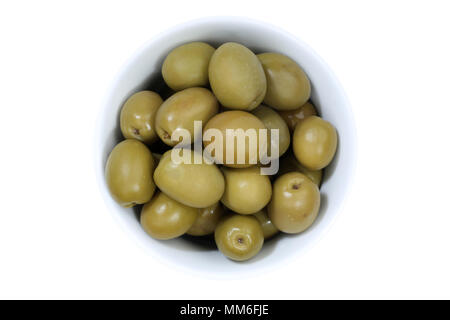 Au-dessus de vert olive olives bol isolé sur fond blanc Banque D'Images