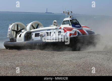 Aéroglisseur Griffon sur le Solent à Lee-on-Solent Banque D'Images