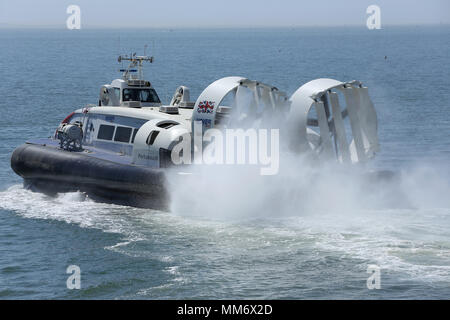 Aéroglisseur Griffon sur le Solent à Lee-on-Solent Banque D'Images