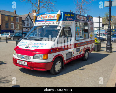 B-6970 Un van CIEM sur le marché Ripon North Yorkshire England UK Banque D'Images