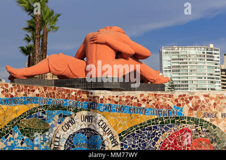 El Beso Sculpture, Parque de Amor, quartier Miraflores, Lima, Pérou Banque D'Images