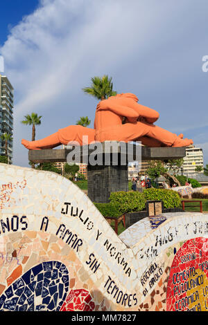 El Beso Sculpture, Parque de Amor, quartier Miraflores, Lima, Pérou Banque D'Images