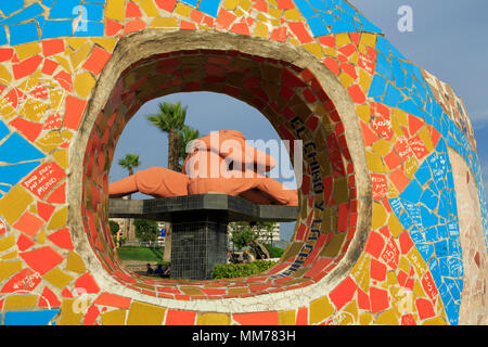 El Beso Sculpture, Parque de Amor, quartier Miraflores, Lima, Pérou Banque D'Images