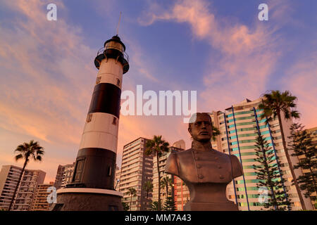 Leuchtturm & Carlos De Los Heros buste, , quartier Miraflores, Lima, Pérou Banque D'Images