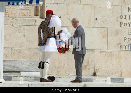Athènes, Grèce, 09 mai 2018, le Prince Charles et son épouse Camilla visites tombe de soldat inconnu à Athènes, Grèce, le Crédit : Vangelis/Aragiannis Alamy Live News. Banque D'Images