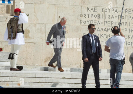 Athènes, Grèce, 09 mai 2018, le Prince Charles et son épouse Camilla visites tombe de soldat inconnu à Athènes, Grèce, le Crédit : Vangelis/Aragiannis Alamy Live News. Banque D'Images