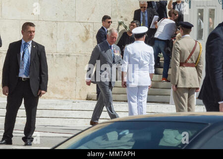 Athènes, Grèce, 09 mai 2018, le Prince Charles et son épouse Camilla visites tombe de soldat inconnu à Athènes, Grèce, le Crédit : Vangelis/Aragiannis Alamy Live News. Banque D'Images