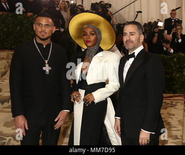 7 mai 2018 - New York City, New York, États-Unis - CHAR DEFRANCESCO, la chanteuse Janelle Monae et MARC JACOBS assister le Costume Institute bénéfice célébrant l'ouverture des corps célestes : mode et l'Imagination catholique pièce tenue à au Metropolitan Museum of Art (crédit Image : © Kaszerman ZUMA Nancy via le fil) Banque D'Images