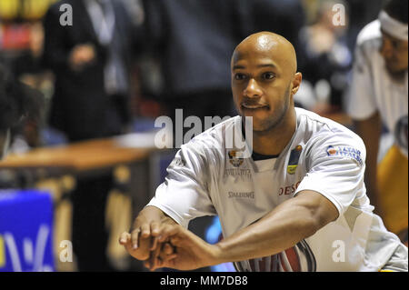 Turin, Italie. 9 mai, 2018. Andre Jones (Fiat Auxilium Torino) au cours de la SERIE A PANIER CAMPIONATO 2017/18 match de basket-ball entre FIAT AUXILIUM TORINO VS OPENJOBMETIS PalaRuffini à Varèse, le 9 mai 2018 à Turin, Italie. Crédit : FABIO ANNEMASSE/Alamy Live News Banque D'Images