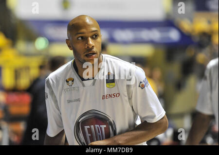 Turin, Italie. 9 mai, 2018. Andre Jones (Fiat Auxilium Torino) au cours de la SERIE A PANIER CAMPIONATO 2017/18 match de basket-ball entre FIAT AUXILIUM TORINO VS OPENJOBMETIS PalaRuffini à Varèse, le 9 mai 2018 à Turin, Italie. Crédit : FABIO ANNEMASSE/Alamy Live News Banque D'Images