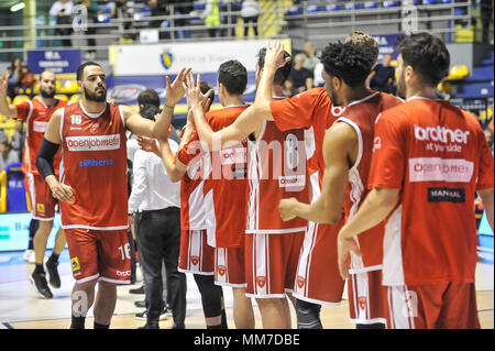 Turin, Italie. 9 mai, 2018. Openjobmetis au cours de l'équipe de Varese PANIER CAMPIONATO 2017/18 SERIE A match de basket-ball entre FIAT AUXILIUM TORINO VS OPENJOBMETIS PalaRuffini à Varèse, le 9 mai 2018 à Turin, Italie. Crédit : FABIO ANNEMASSE/Alamy Live News Banque D'Images