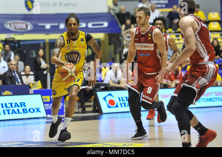 Turin, Italie. 9 mai, 2018. Giuseppe Poeta (Fiat Auxilium Torino) au cours de la SERIE A PANIER CAMPIONATO 2017/18 match de basket-ball entre FIAT AUXILIUM TORINO VS OPENJOBMETIS PalaRuffini à Varèse, le 9 mai 2018 à Turin, Italie. Crédit : FABIO ANNEMASSE/Alamy Live News Banque D'Images