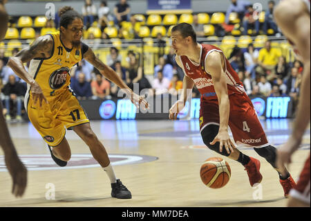 Turin, Italie. 9 mai, 2018. Avramovic Aleksa (Openjobmetis Varese) au cours de la SERIE A PANIER CAMPIONATO 2017/18 match de basket-ball entre FIAT AUXILIUM TORINO VS OPENJOBMETIS PalaRuffini à Varèse, le 9 mai 2018 à Turin, Italie. Crédit : FABIO ANNEMASSE/Alamy Live News Banque D'Images