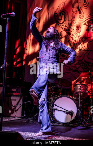 Las Vegas, NV, USA. 8 mai, 2018. ***Couverture maison*** Chris Robinson et à vol d'oiseau au Brooklyn Bowl à Las Vegas, NV, le 8 mai 2018. Pib : Crédit Photos/media/Alamy Punch Live News Banque D'Images