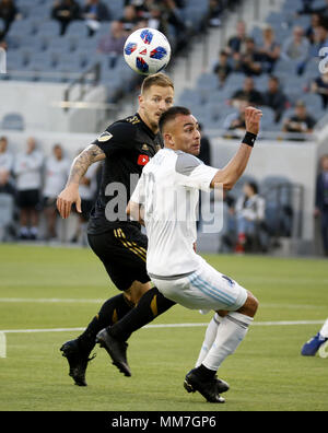 Los Angeles, Californie, USA. 9 mai, 2018. Minnesota United terrain Miguel Ibarra (10) rivalise avec Los Angeles FC defender Jordanie Harvey (2) au cours d'un match de soccer MLS FC entre Los Angeles et le Minnesota United au banc de stade de la Californie à Los Angeles, le mercredi 9 mai 2018. Pour l'a gagné 2-0. Ringo : crédit Chiu/ZUMA/Alamy Fil Live News Banque D'Images