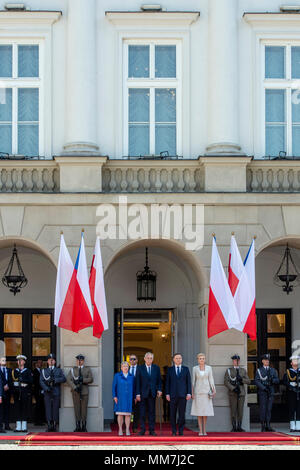 Le Président tchèque Milos Zeman (2e de gauche) et son épouse Ivana Zemanova (à gauche) visite la Pologne et rencontrer le président polonais Andrzej Duda (3e de gauche) et sa femme Kornhauser-Duda Agata (droite) à Varsovie, Pologne, le 10 mai 2018. (CTK Photo/David Tanecek) Banque D'Images