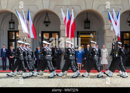 Le Président tchèque Milos Zeman (2e de gauche) et son épouse Ivana Zemanova (à gauche) visite la Pologne et rencontrer le président polonais Andrzej Duda (3e de gauche) et sa femme Kornhauser-Duda Agata (droite) à Varsovie, Pologne, le 10 mai 2018. (CTK Photo/David Tanecek) Banque D'Images