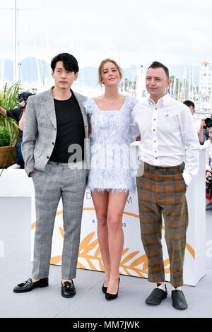 (180510) -- CANNES, Mai 10, 2018 (Xinhua) -- l'acteur allemand Teo Yoo, actrice russe Irina Starshenbaum et acteur russe Roma Zver (L à R) du film 'Summer' poser lors d'un photocall du 71e Festival International du Film de Cannes à Cannes, France le 10 mai 2018. (Xinhua/Chen Yichen)(HR) Banque D'Images