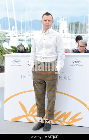 (180510) -- CANNES, Mai 10, 2018 (Xinhua) -- l'acteur russe Roma Zver du film 'Summer' pose lors d'un photocall du 71e Festival International du Film de Cannes à Cannes, France le 10 mai 2018. (Xinhua/Chen Yichen)(HR) Banque D'Images