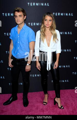 Los Angeles, CA, USA. 8 mai, 2018. Sebastian Genta, Vale Genta au terminal des arrivées pour Premiere, Arclight Hollywood, Los Angeles, CA, le 8 mai 2018. Credit : Priscilla Grant/Everett Collection/Alamy Live News Banque D'Images