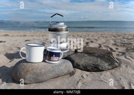 Camping sauvage sur la plage de la Baie d'Sannick, Caithness, Highlands, Scotland Banque D'Images