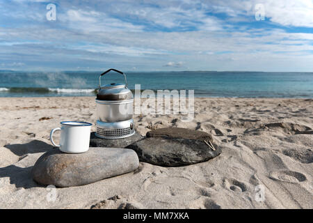 Camping sauvage sur la plage de la Baie d'Sannick, Caithness, Highlands, Scotland Banque D'Images