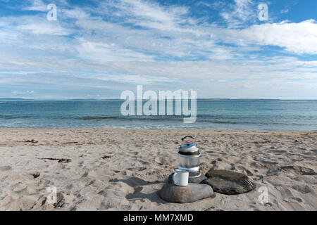 Camping sauvage sur la plage de la Baie d'Sannick, Caithness, Highlands, Scotland Banque D'Images