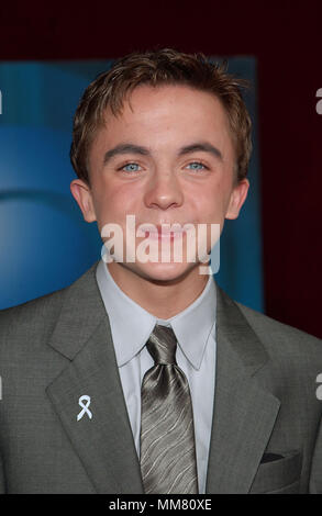 Frankie Muniz arrive à la 53e Primetime Emmy Awards au Shubert Theatre de Los Angeles Dimanche, Novembre 4,2001. JpgMunizFrankie MunizFrankie01A.01A Red Carpet Event, Vertical, USA, Cinéma, Célébrités, photographie, Bestof, Arts, Culture et divertissement, Célébrités Topix fashion / Vertical, Best of, événement dans la vie d'Hollywood, Californie - Tapis rouge et en backstage, USA, Cinéma, Célébrités, cinéma, télévision, Célébrités célébrités musique, photographie, Arts et culture, Bestof, divertissement, Topix headshot, vertical, une personne, à partir de l'an 2001, enquête tsuni@Gamm Banque D'Images